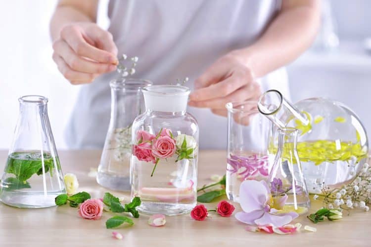 Mixing fragrant essential oils DIY